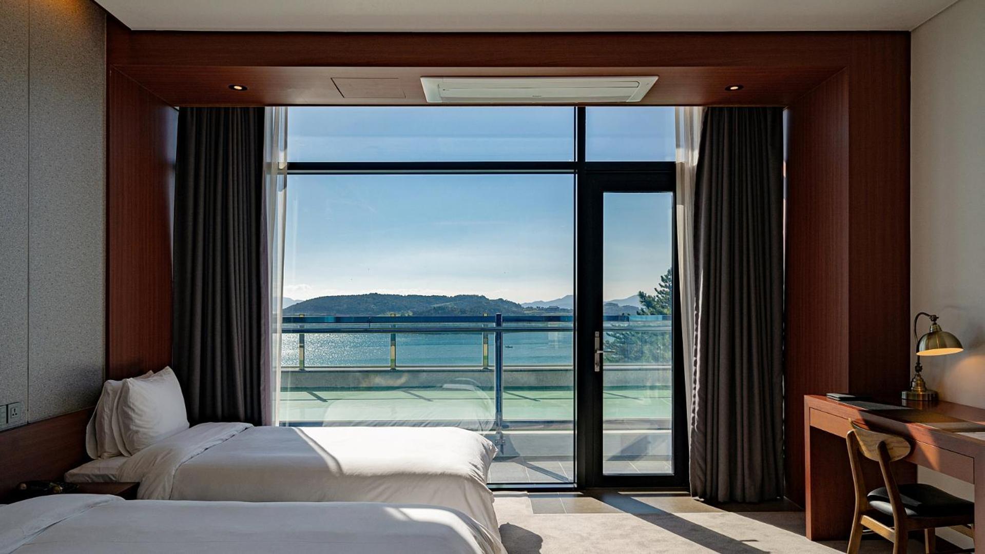 Hotel Jcs Yeosu Eksteriør bilde