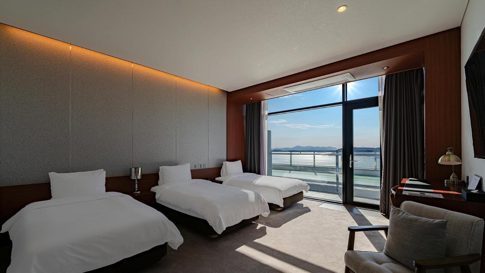 Hotel Jcs Yeosu Eksteriør bilde